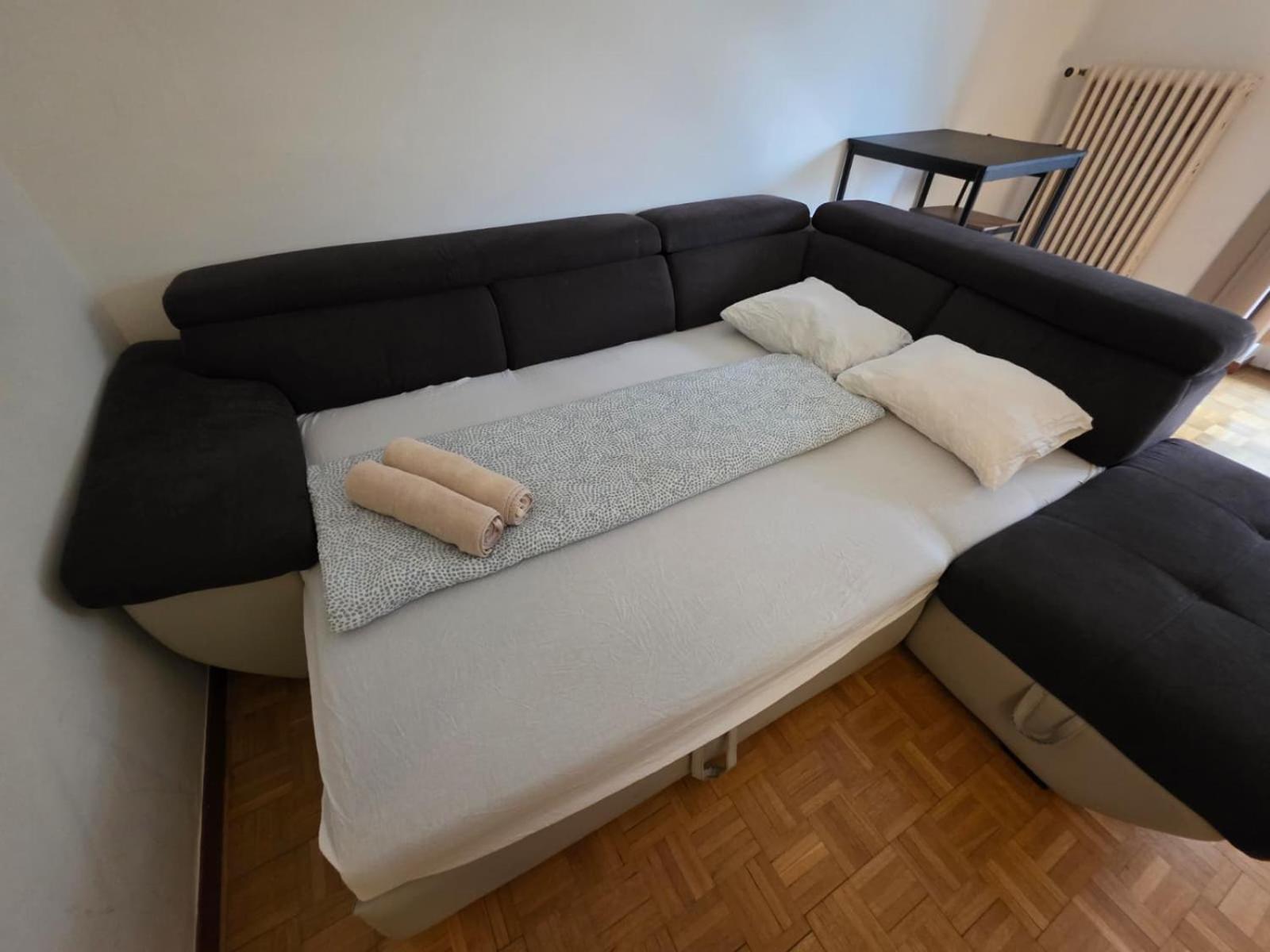 Center Flats With Balcony - Rigi Apartment