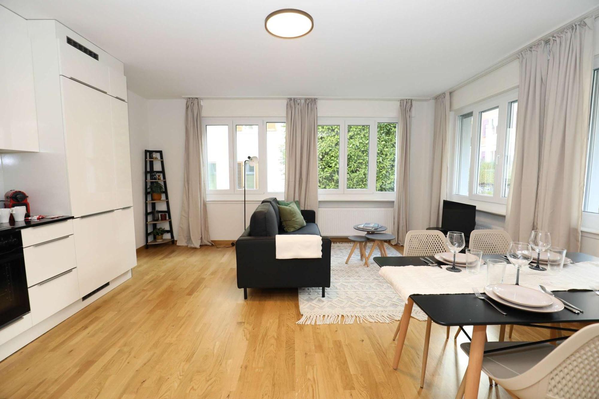 Apartment New Center With Private Entry & Parking Zurich