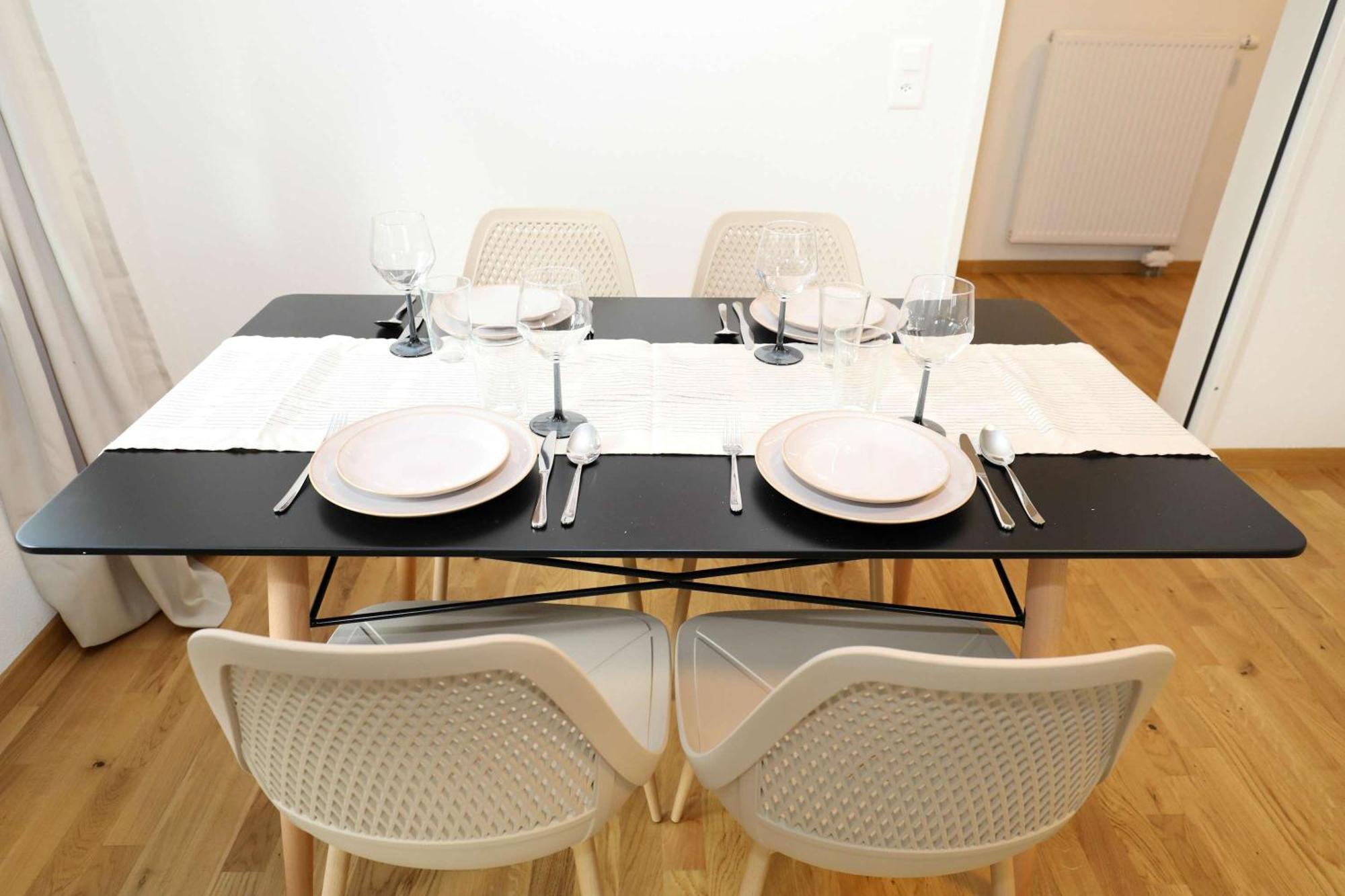 Apartment New Center With Private Entry & Parking Zurich