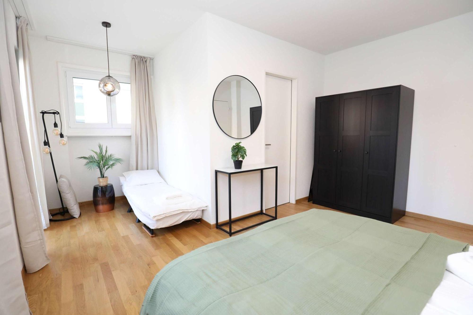 New Center With Private Entry & Parking Zurich