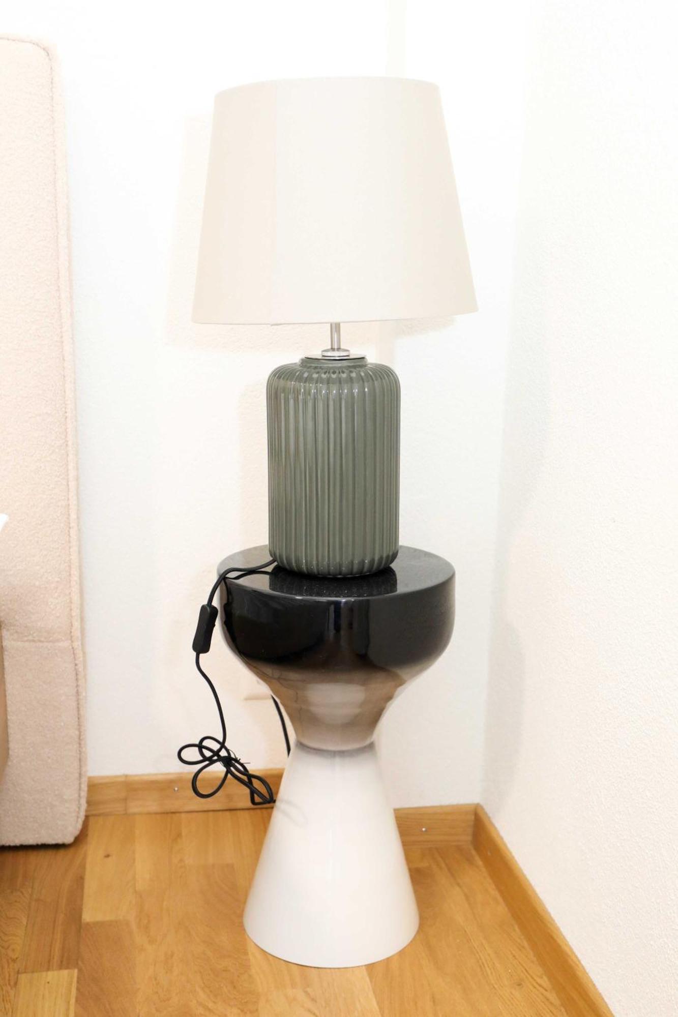 Apartment New Center With Private Entry & Parking