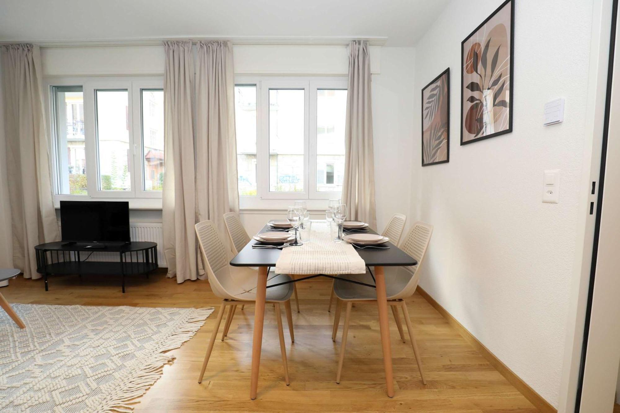 New Center With Private Entry & Parking Zurich