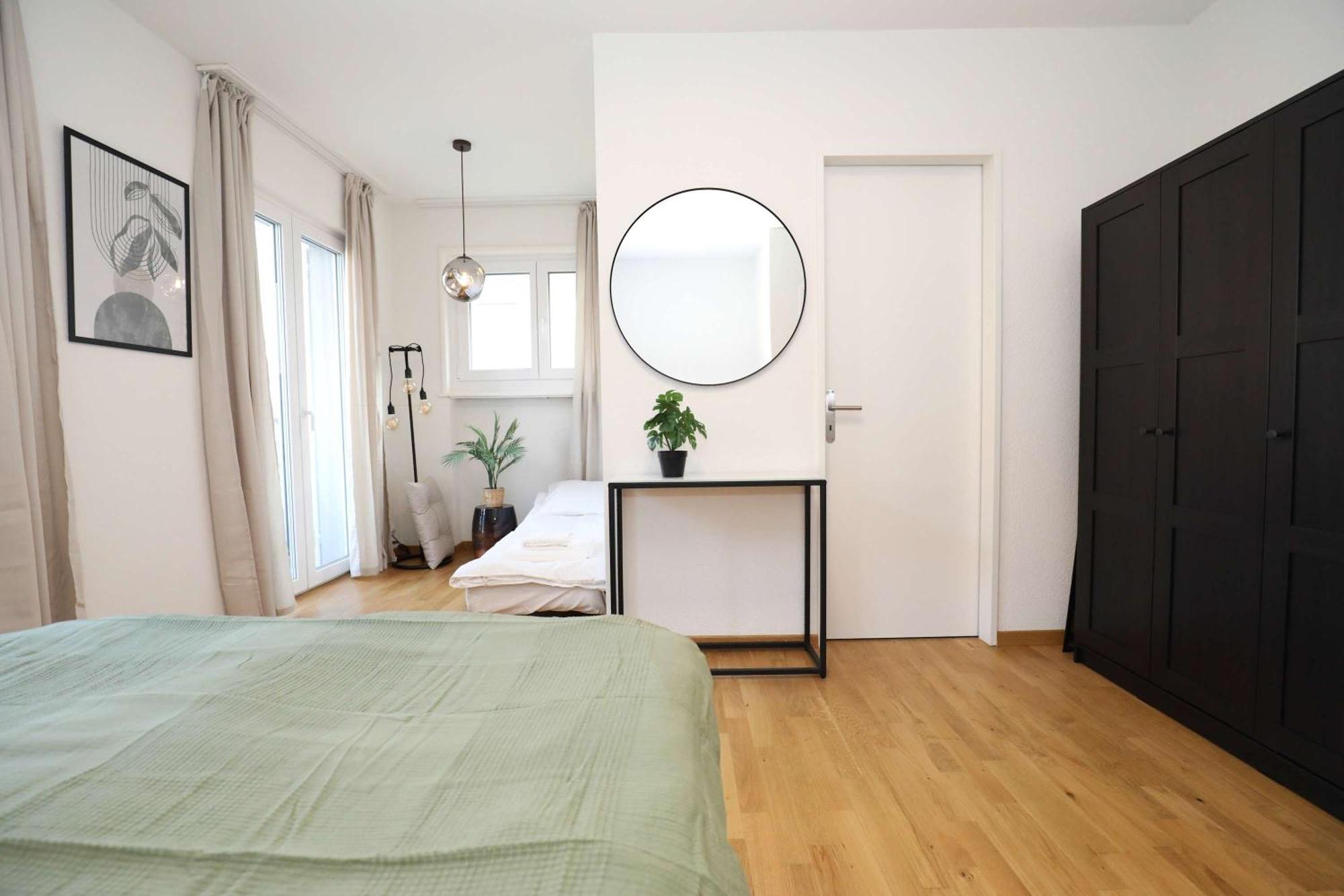 New Center With Private Entry & Parking * Zurich