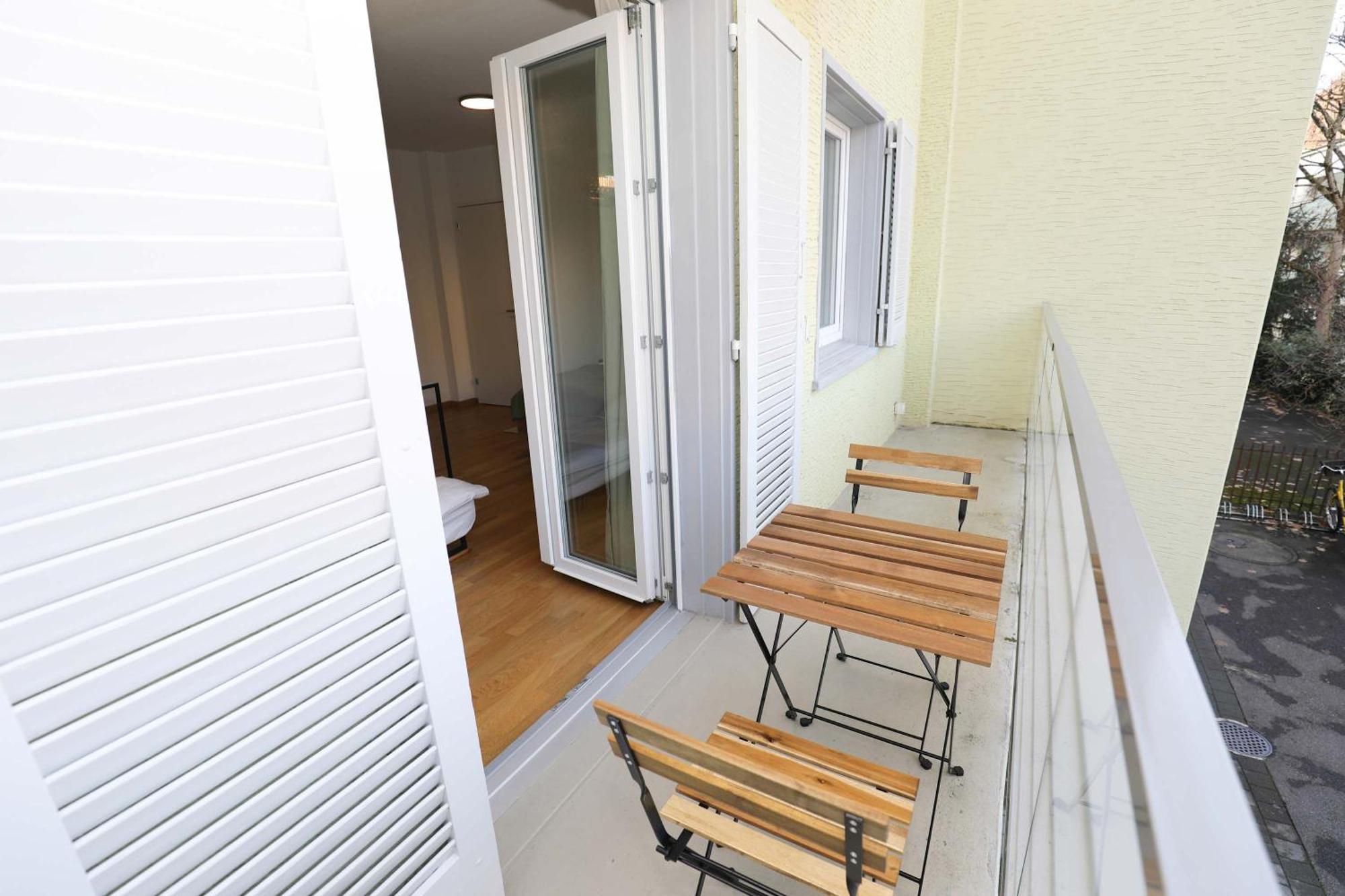 New Center With Private Entry & Parking Apartment Zurich