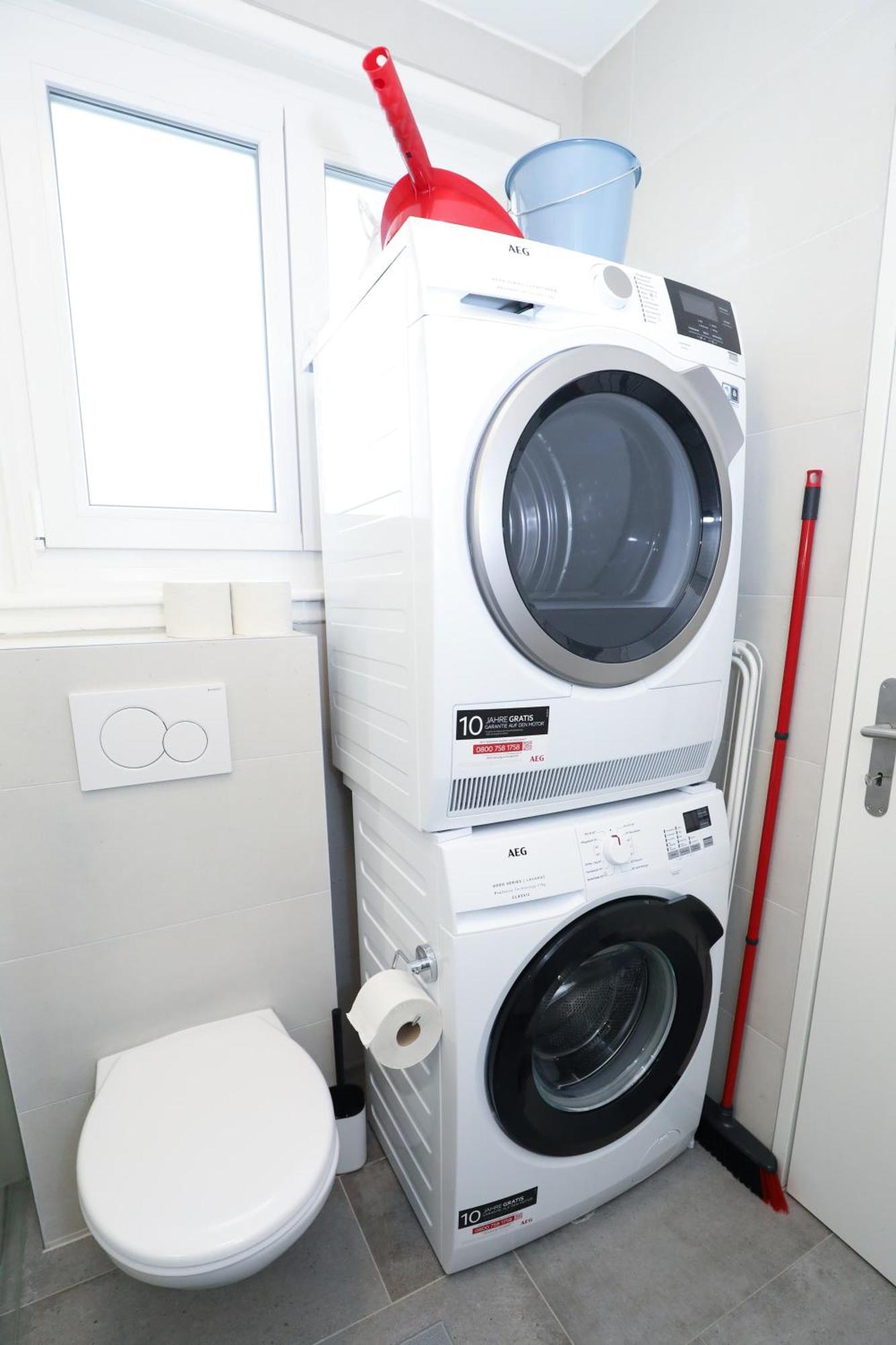 New Center With Private Entry & Parking * Zurich