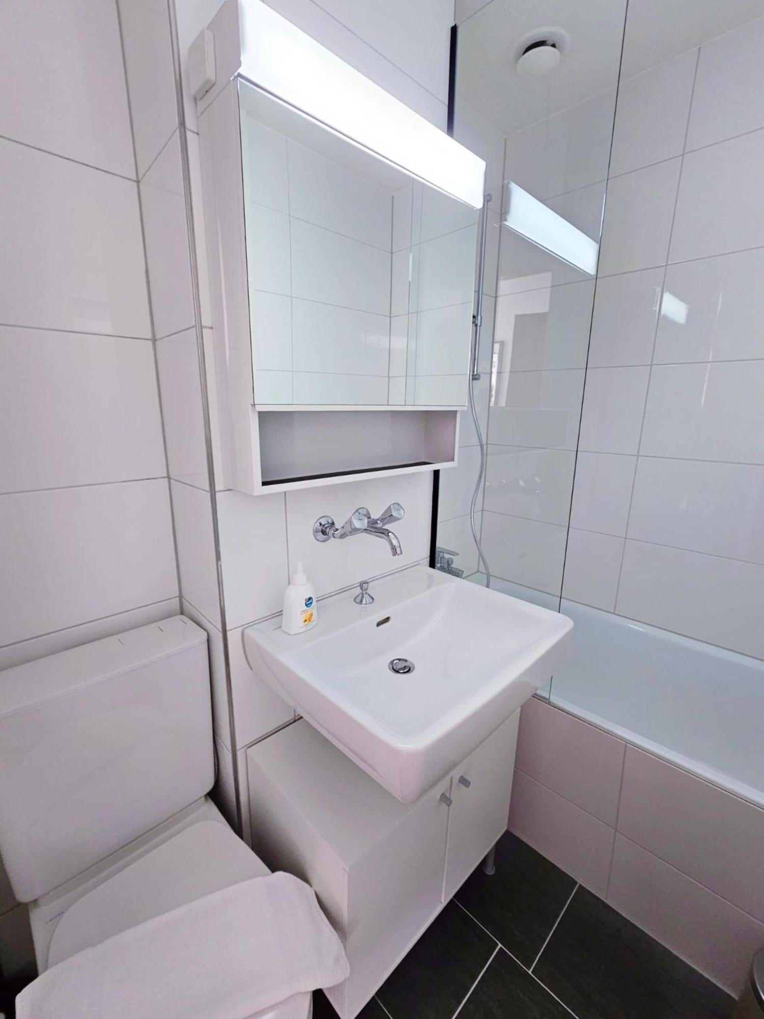 Apartment Delta - Bertastrasse - Self Check-in Zurich