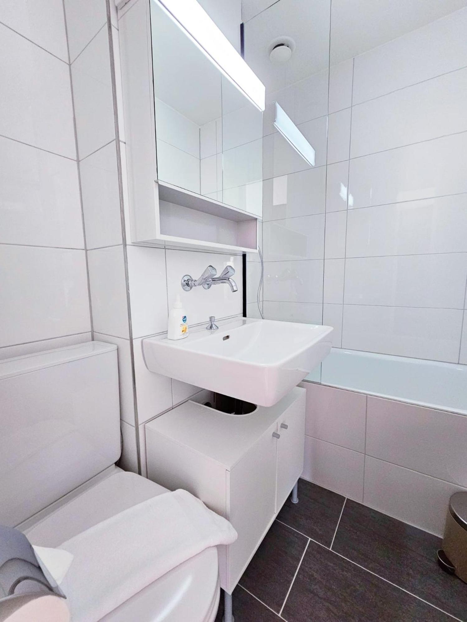 Delta - Bertastrasse - Self Check-in Apartment Zurich