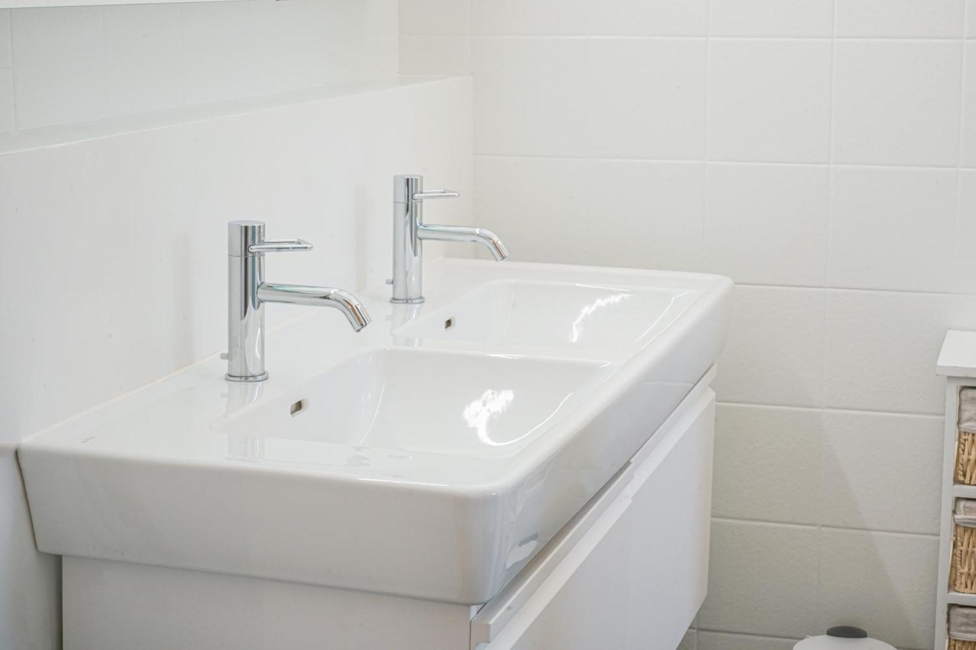 Downtown - Large, Quiet Private 