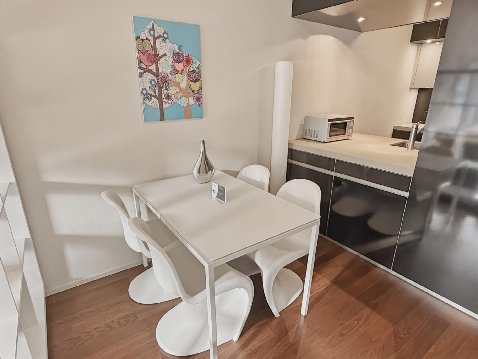 Stylish 1br In The Center - Baron 25 *