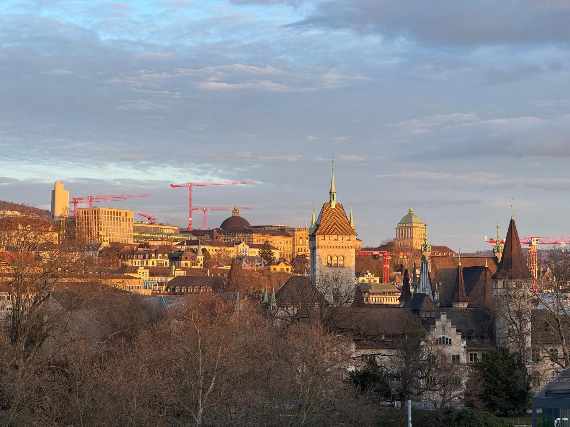 Apartment Modern Next To Hb With Roof Terrace *