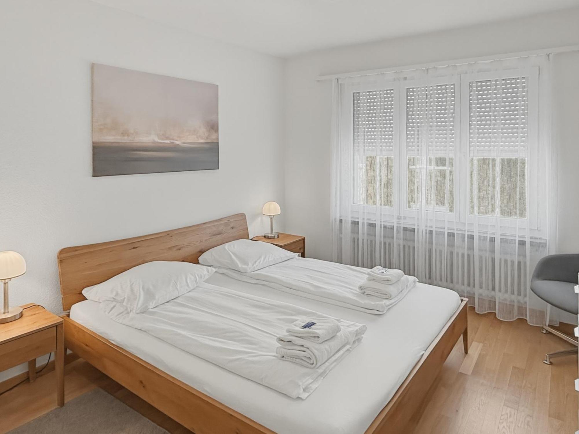 Bright And Quiet In The Center - Sky11 *