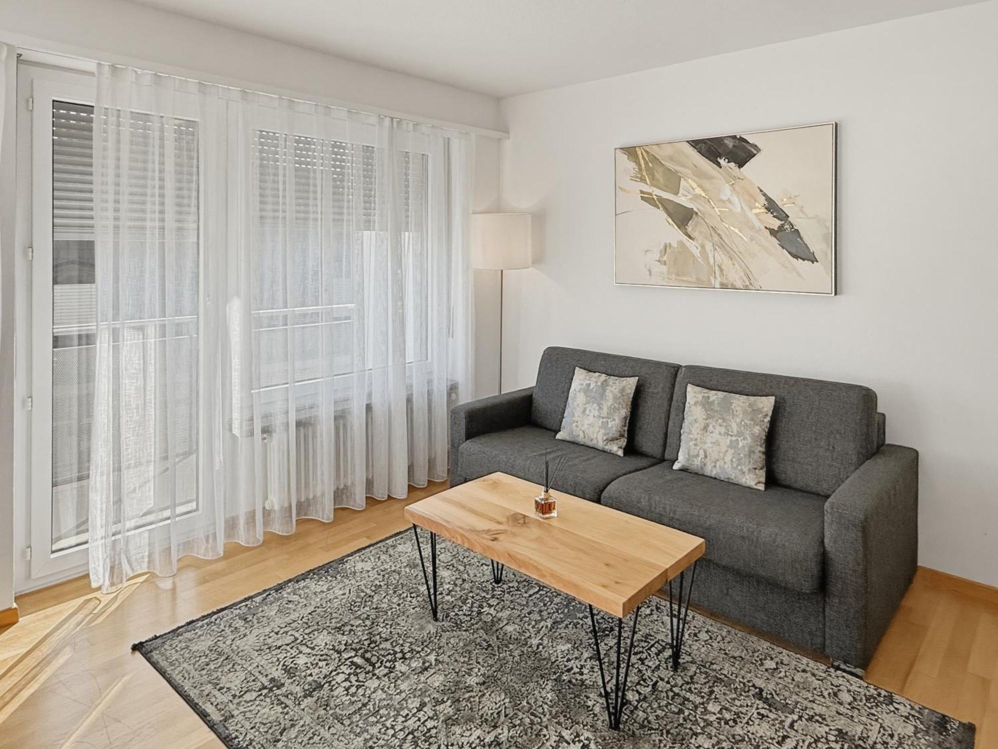 Bright And Quiet In The Center - Sky11 Zurich