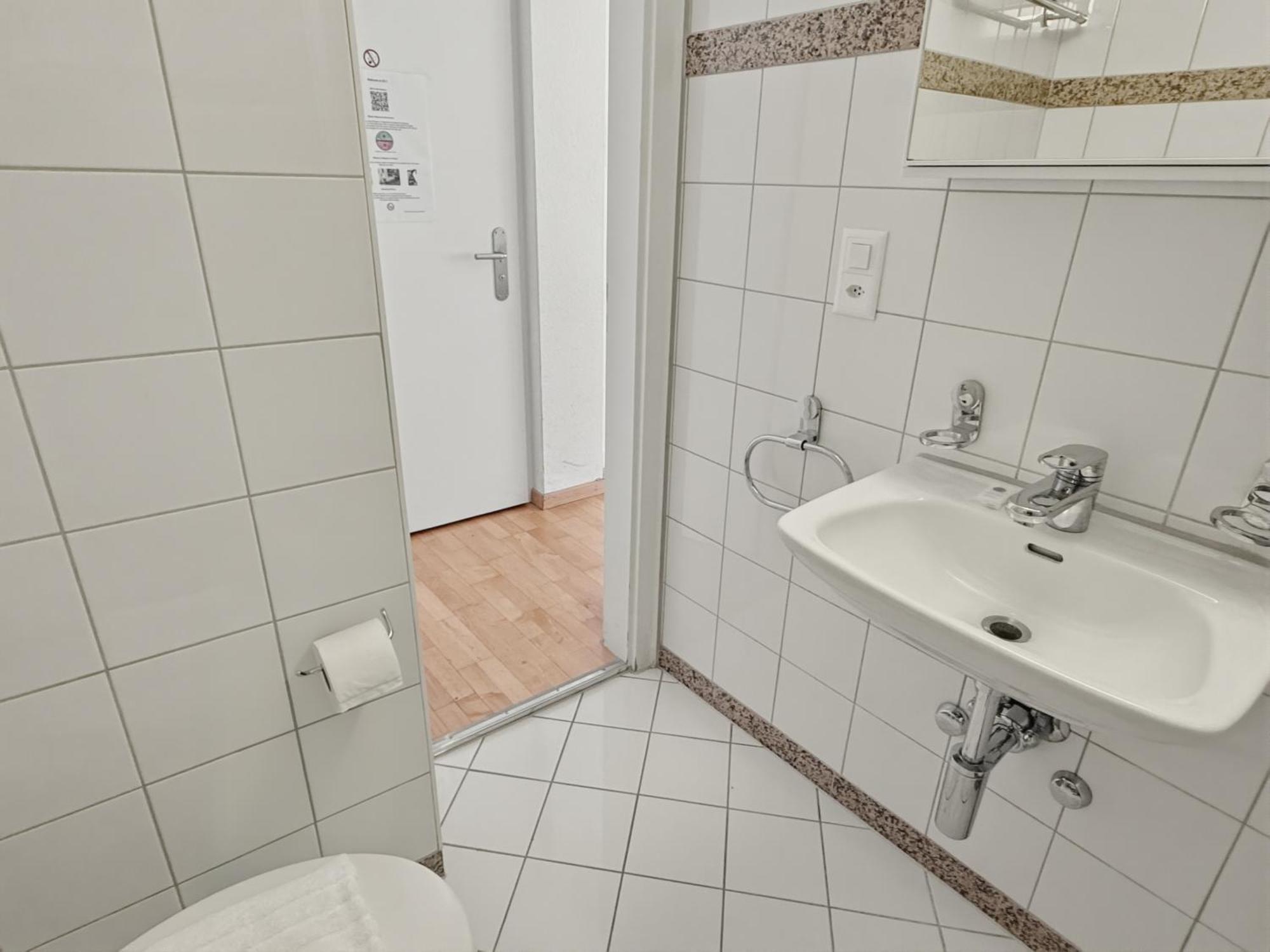 Charming In Old Town - Uz7 *