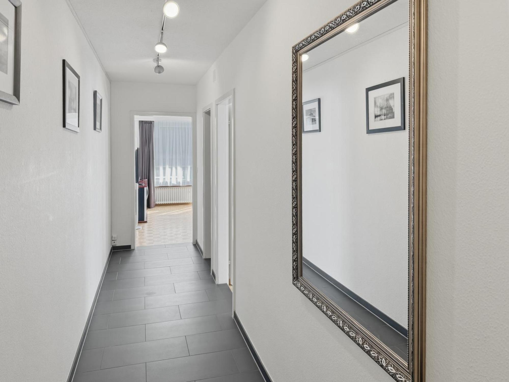 Apartment Very 1br Flat With Sunny Balcony - Sky4