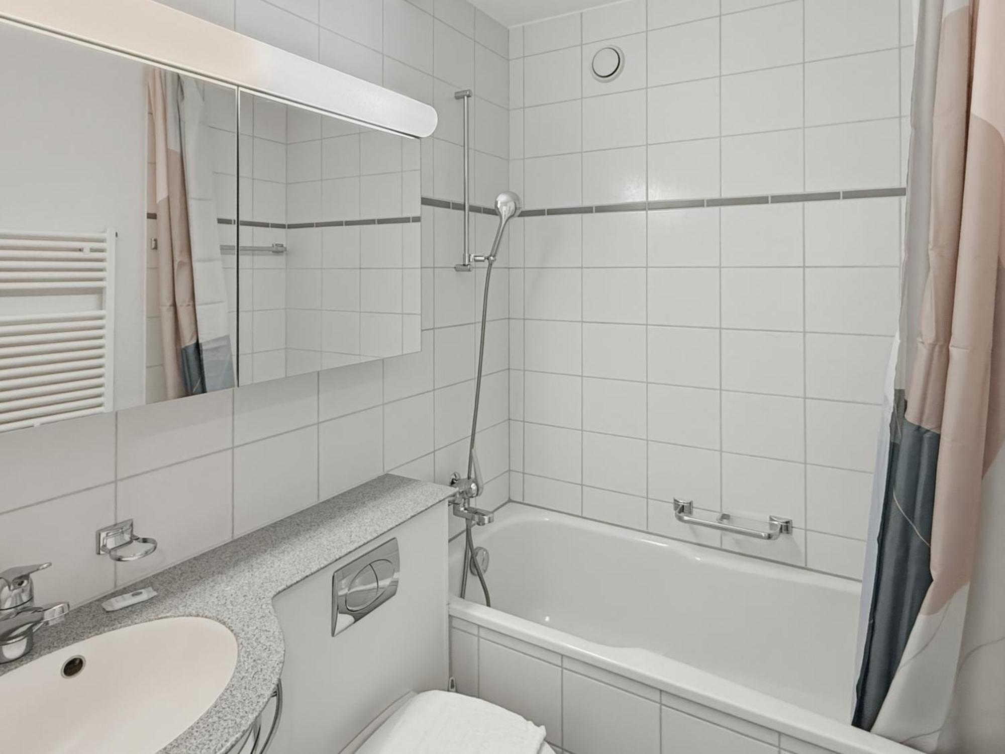 Very 1br Flat With Sunny Balcony - Sky4 Apartment *