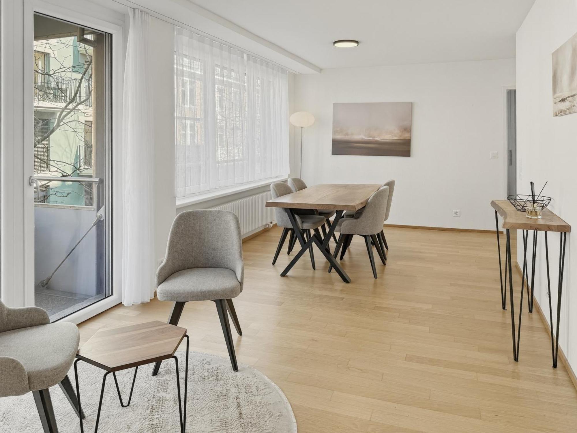 2br Flat In The Center - West 12 Apartment