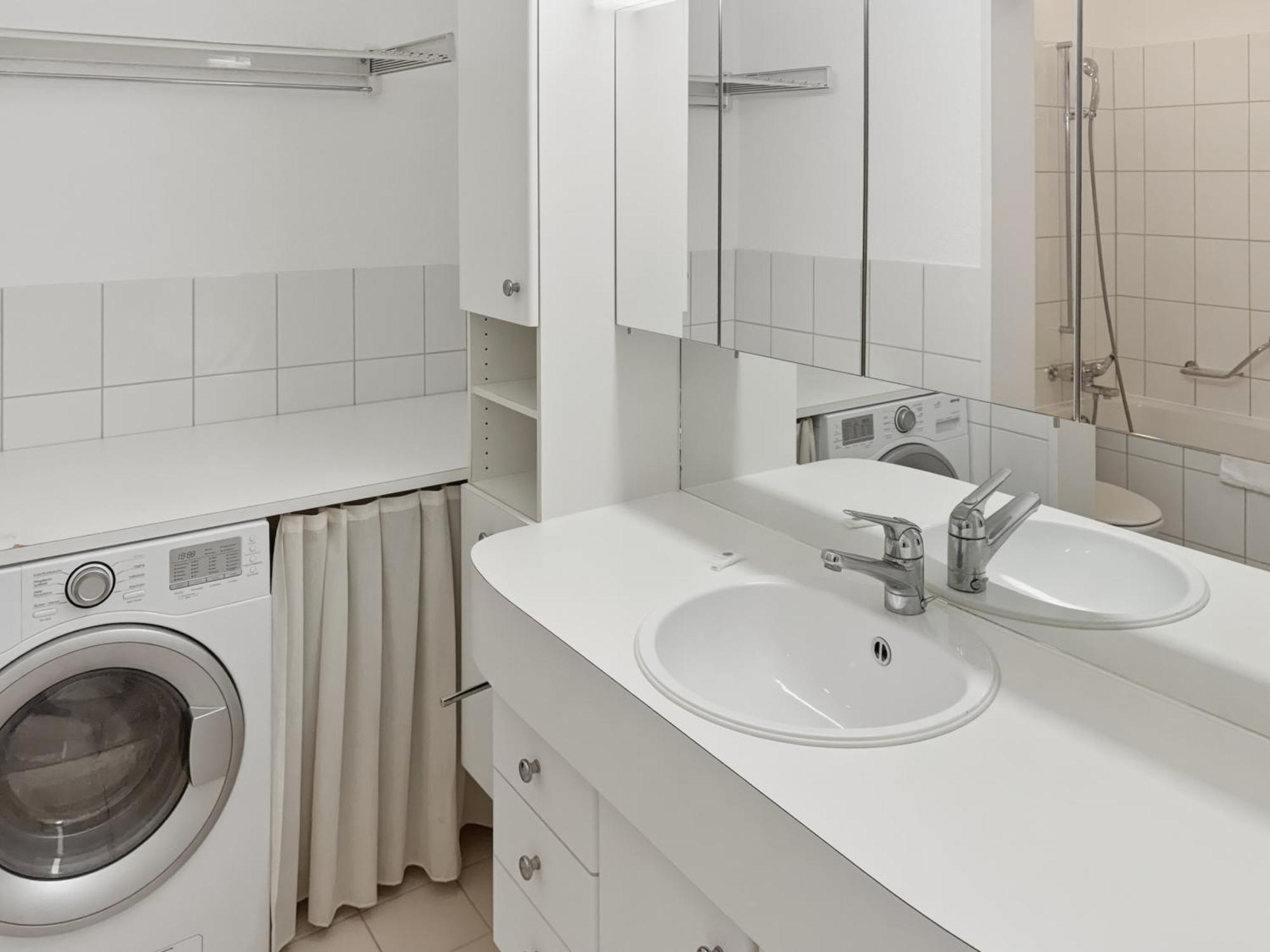 Executive 1br Flat, Center - Hammer 2