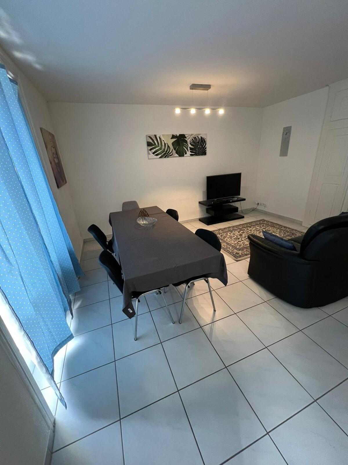 Apartment 2 Aus41 1f R 8045 S2 *