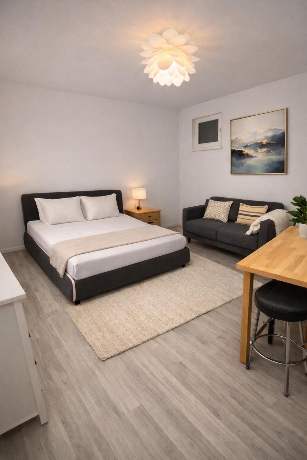 Elegant 2room In Balcony Kitchen