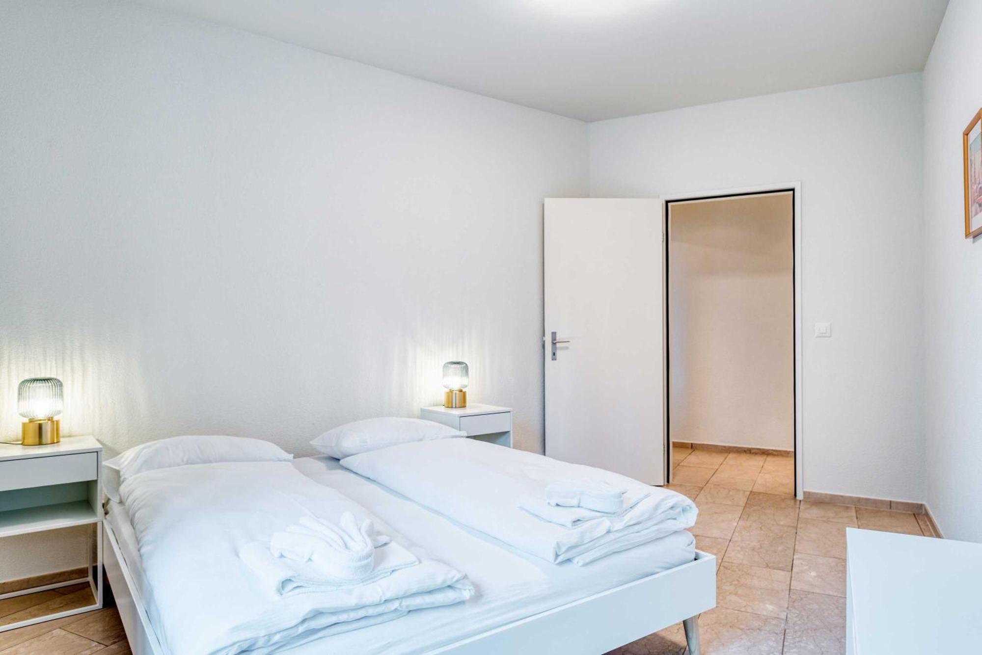 Zh Gold 1 - Hitrental Apartment *