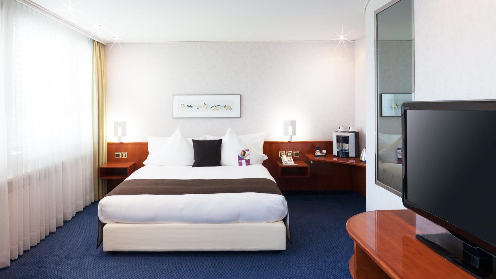 Crowne Plaza Zürich, An Ihg