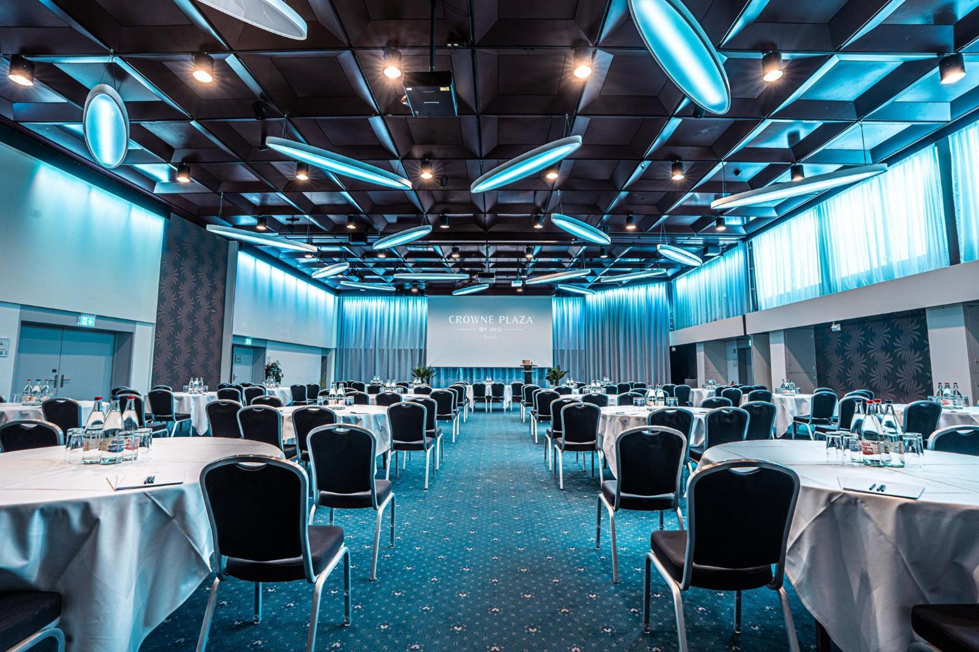 Crowne Plaza Zürich, An Ihg 4*
