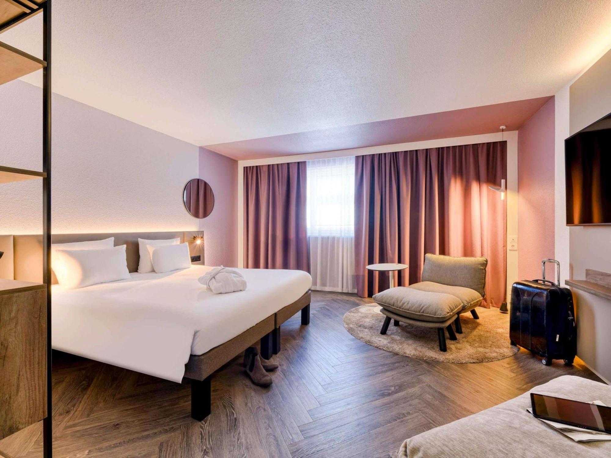 Novotel West Hotel 4*