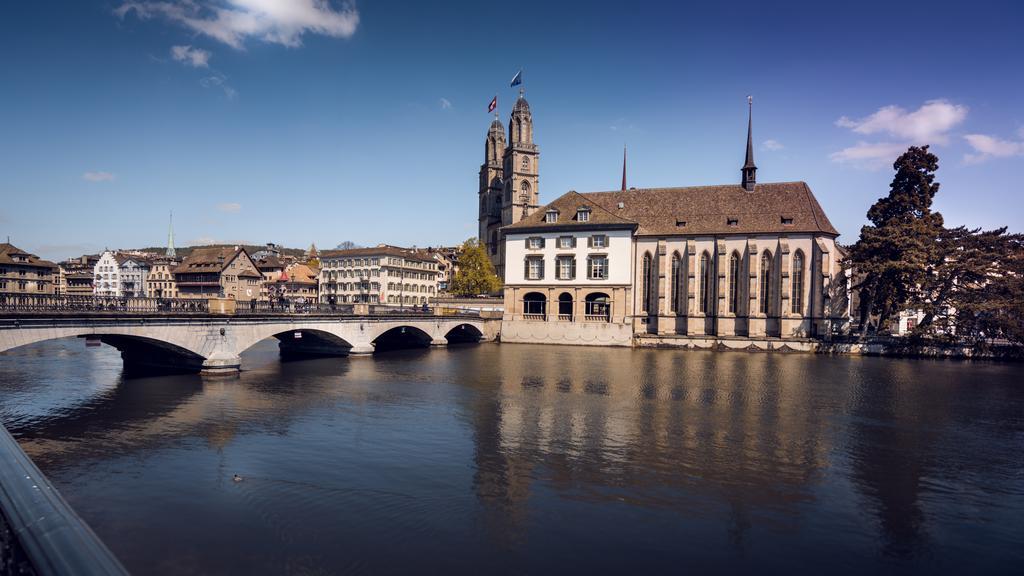 Lake Side Location Bellevue Apartment