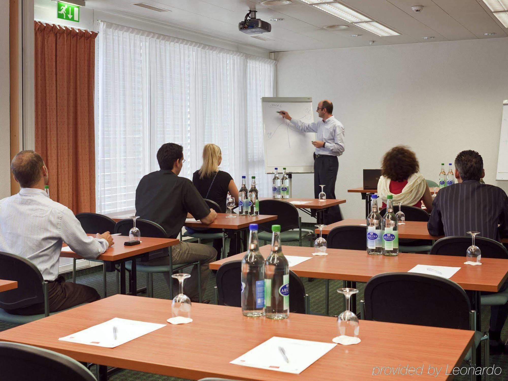 Hotel Ibis Messe Airport 3*