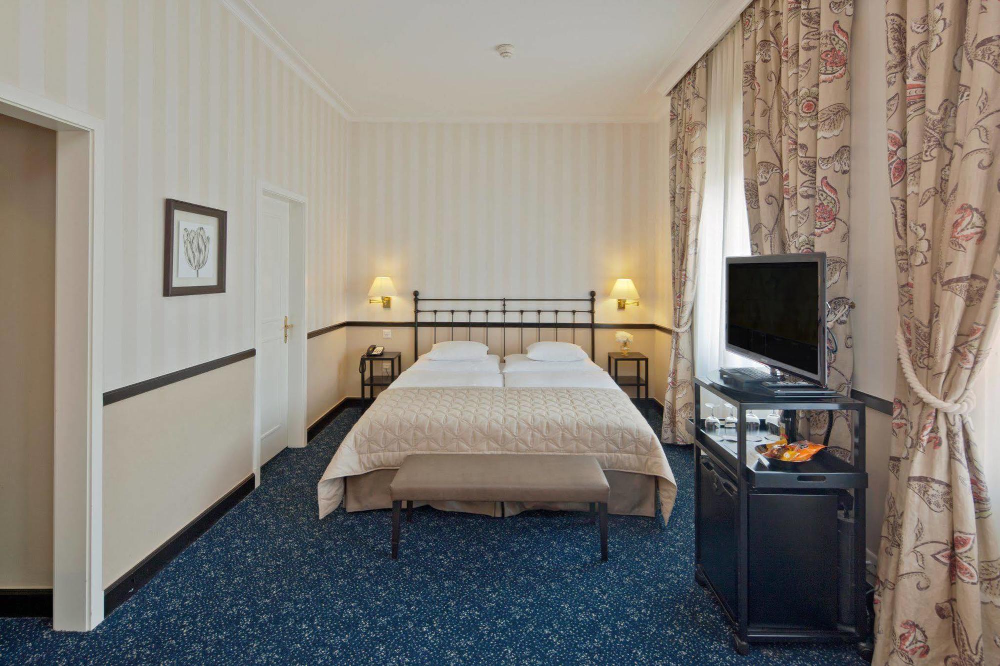 Opera Hotel