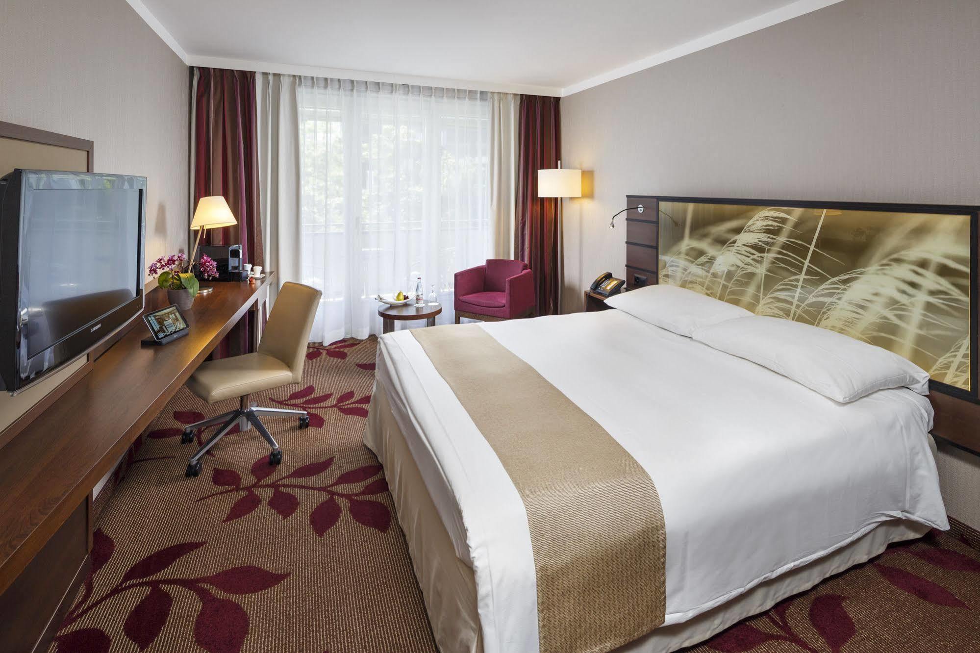 Ascot Hotel