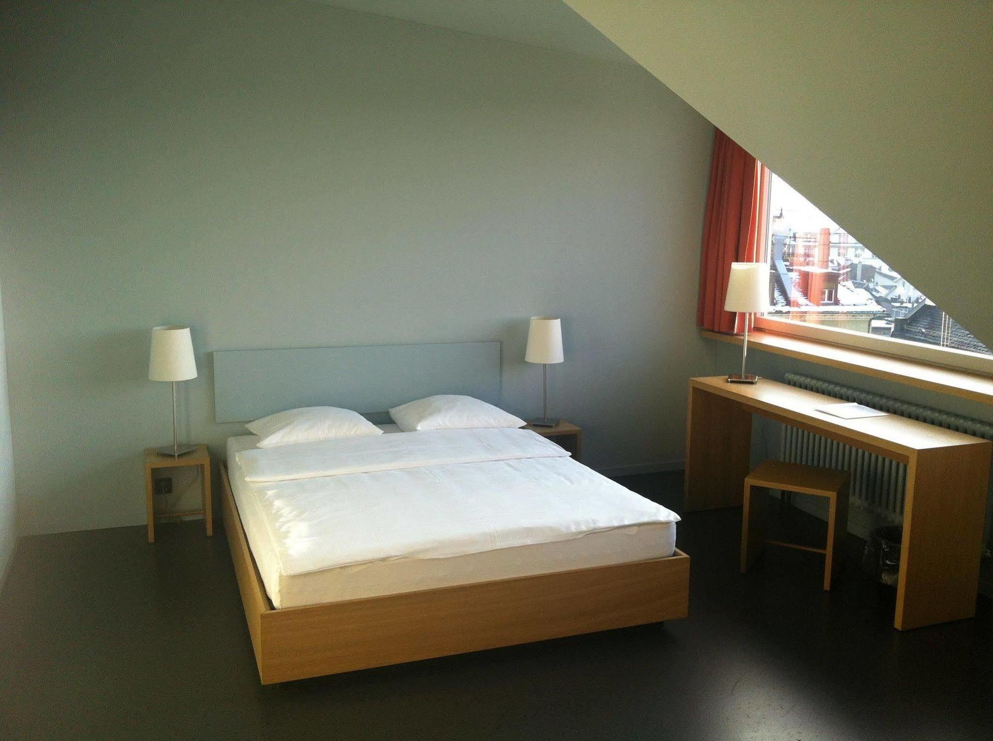 Hotel Marta - 1950's Architecture In Zurich's Vibrant Old Town, Near Main Station Zürich