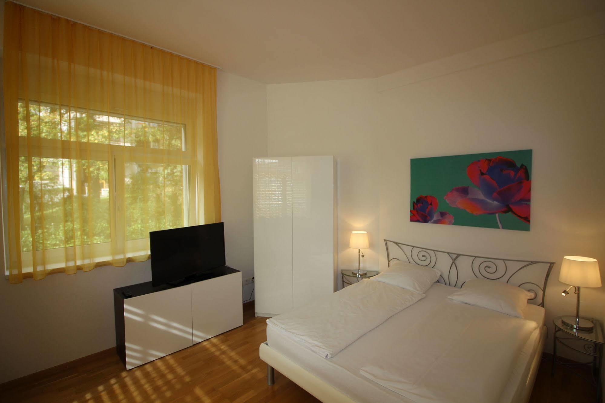 Swiss Star Oerlikon Apartment