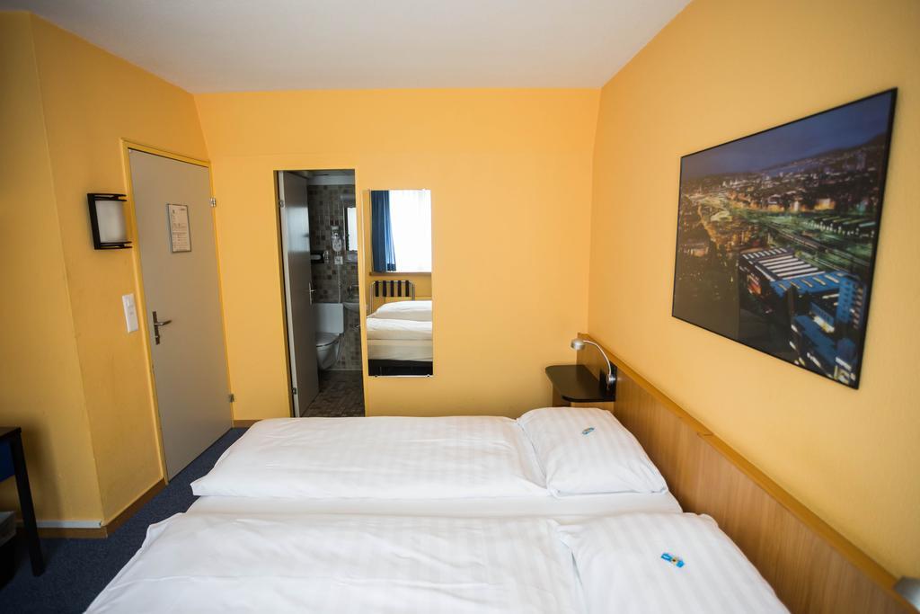 X-tra Hotel 3*