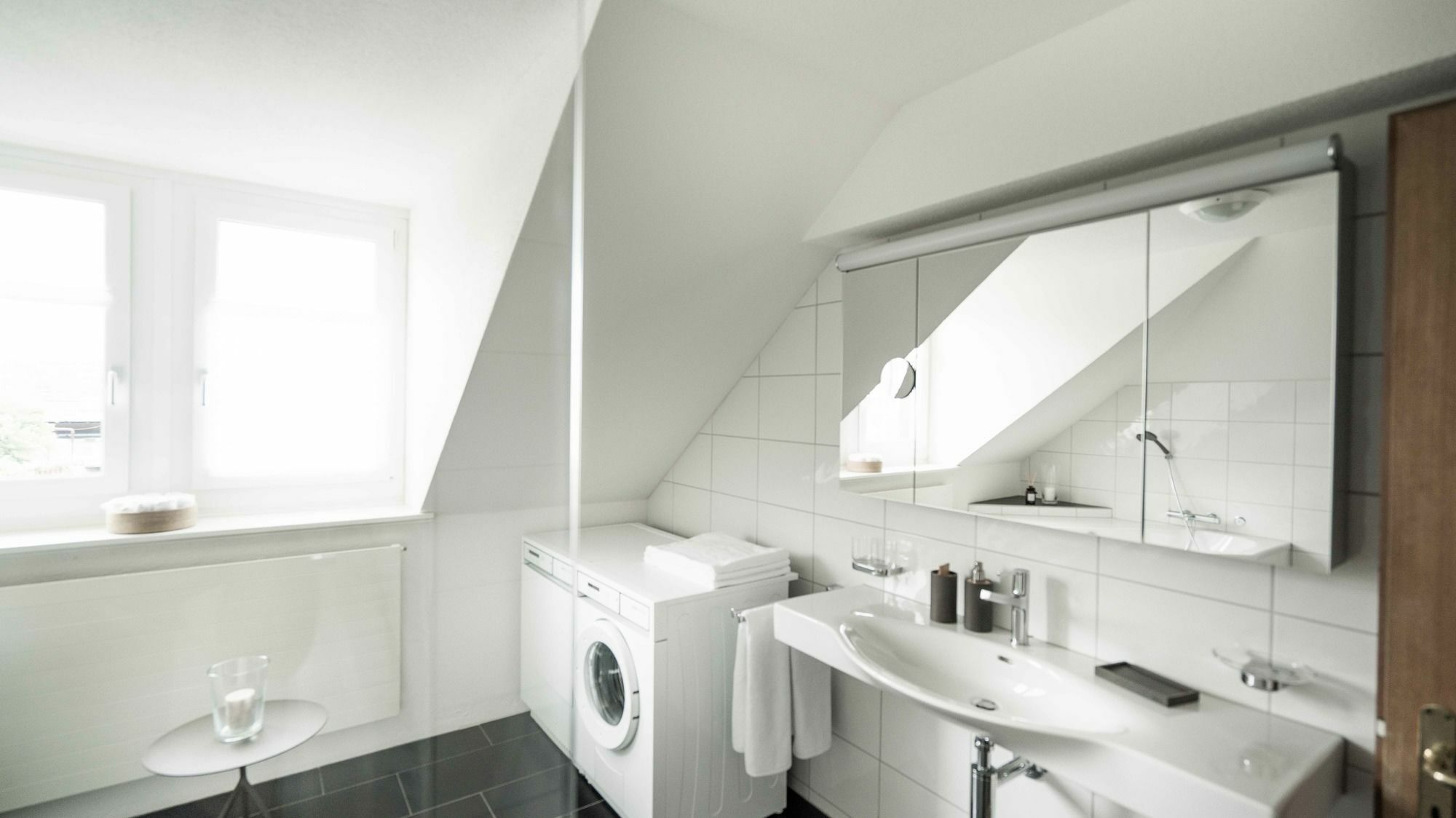 Loewenplatz Near Station By Airhome *