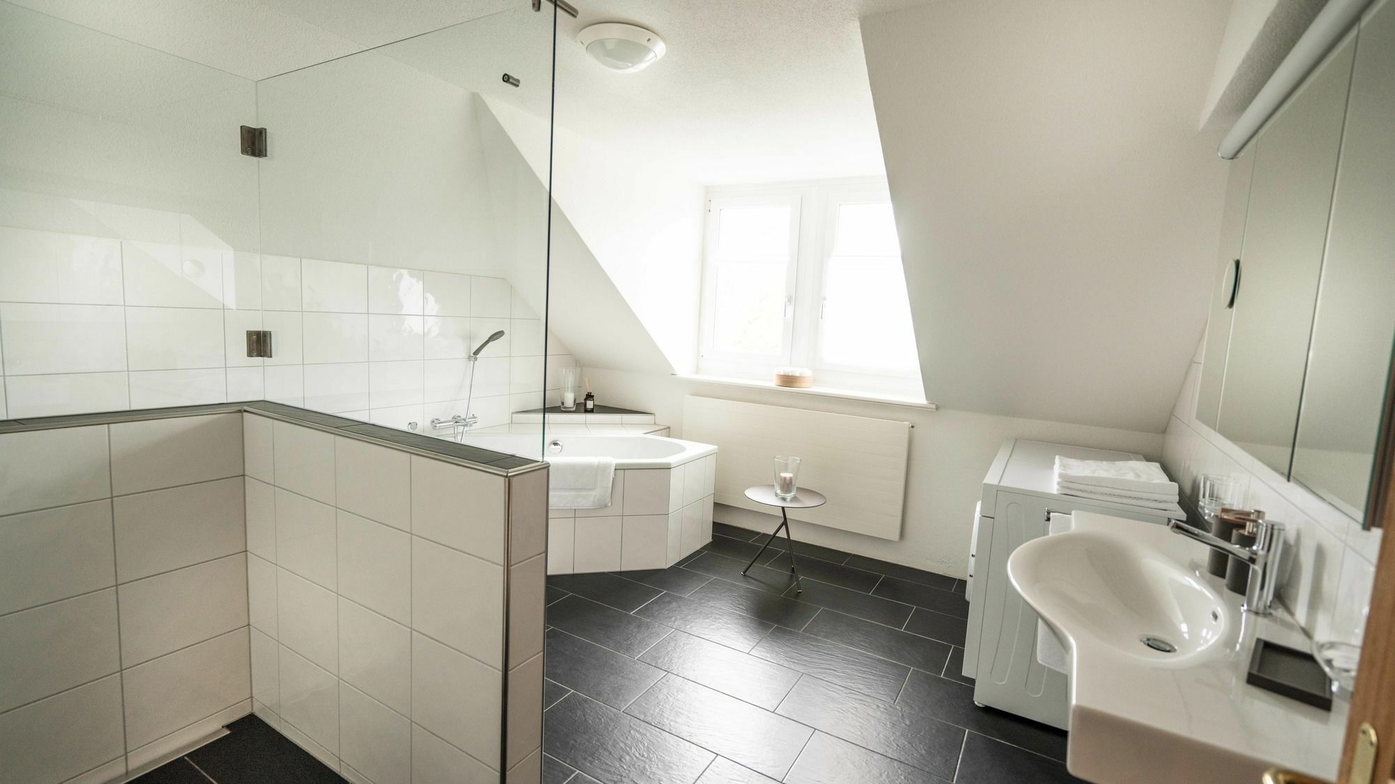 Loewenplatz Near Station By Airhome Apartment