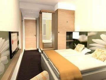 Hotel H+