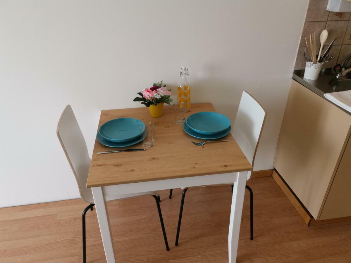 Main Station Apartment *