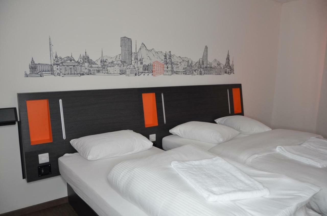 Easyhotel West Hotel 2*