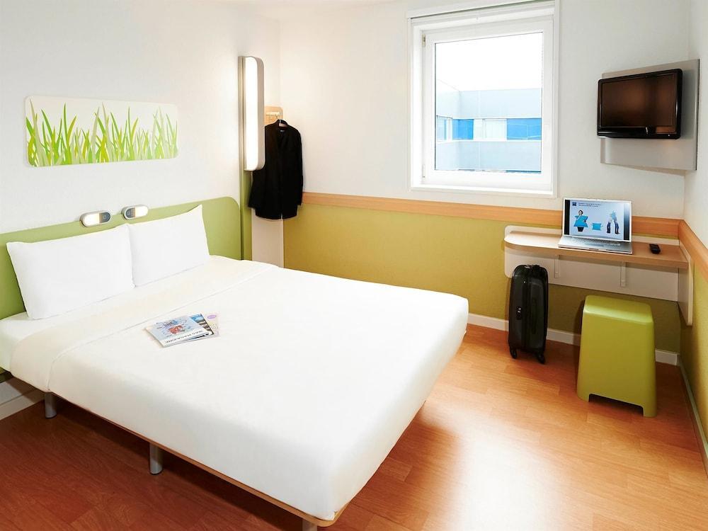 Hotel Ibis Budget West *