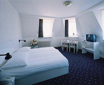 Neufeld Hotel