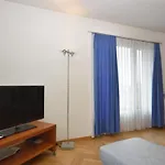 1Br In The Center With Balcony - Mill 351