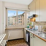 Central Apartment For City Explorers 224