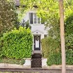 Centrally Located House With Garden