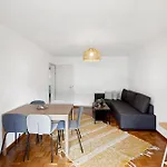 Cozy 2 Bedroom Apartment In Zurich