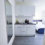 Urban Oasis With Queen Bed And View Be-38