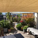 Designer Apartment With Rooftop
