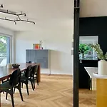 Luxury, Quiet Flat Overlooking Apartment