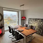 Luxury Apartment - Central To Everything