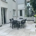 Fantastic 2 Bd Flat - Duke1